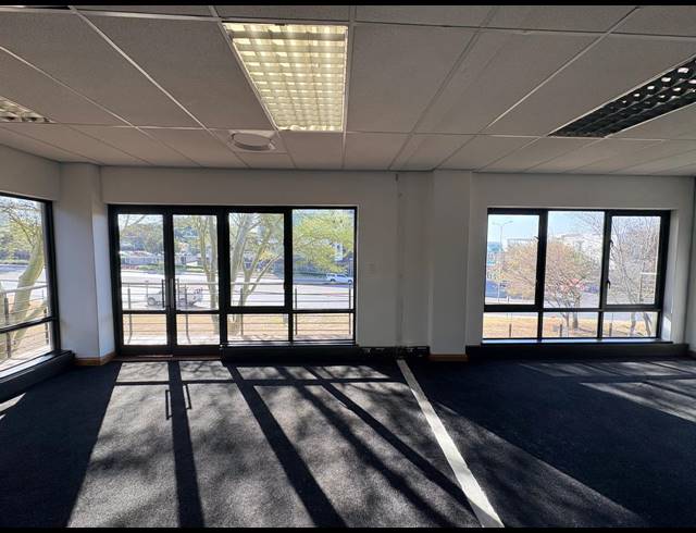347M² OFFICE TO LET IN MAGALIESSIG